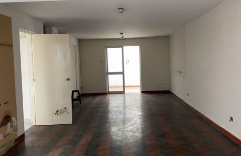 CASA EN SAN MIGUEL 3 PLANTAS 8DORMITORIOS, 6 BAÑOS, SALA GRNADE 2 COCHERAS CERCA AV.LA MARINA XPLAZA SAN MIGUEL