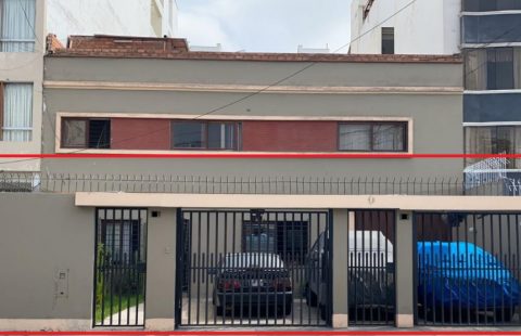 PUEBLO LIBRE CERCA AV.BOLIVAR CASA 487M2 VENDO SOLO EL 1ER.PISO 200M2 JARDIN 4DORMITORIOS 4BAÑOS