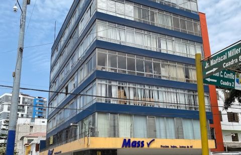 JESUS MARÍA CERCA AV.ARENALES VENDO AMPLIA OFICINA 64M2, PISO 6, 3AMBIENTES, 1 BAÑO, BIEN ILUMINADA NATURALEMTE, ASCENSOR, SEGURIDAD